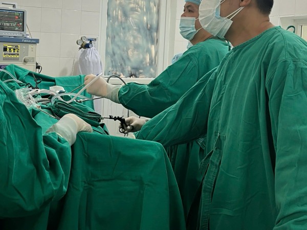 Cuộc chiến lúc nửa đêm – Hành trình sinh tử trong phòng mổ vùng cao